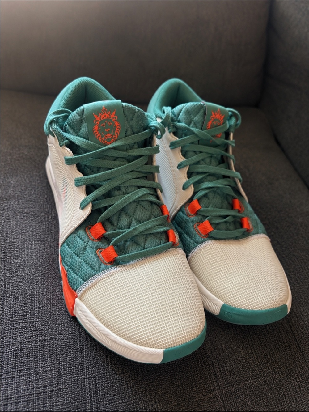 Nike LeBron Men’s Basketball Shoes Teal White Orange Fits Size 12